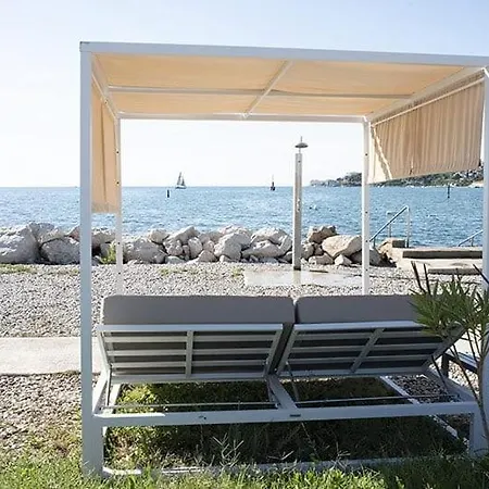 Floating Sea House - 5stars Vikendica *
