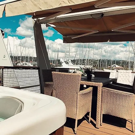 Nyaraló Floating Sea House - 5stars *