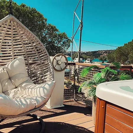 Nyaraló Floating Sea House - 5stars