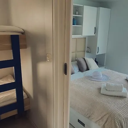 Vikendica Floating Sea House - 5stars