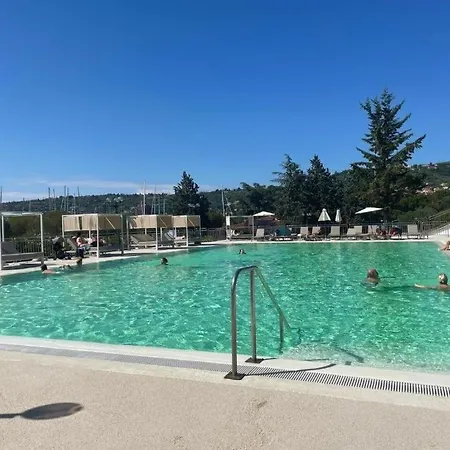 Floating Sea House - 5stars