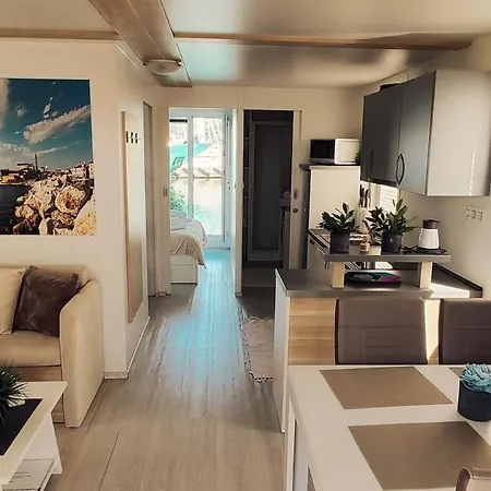 Floating Sea House - 5stars